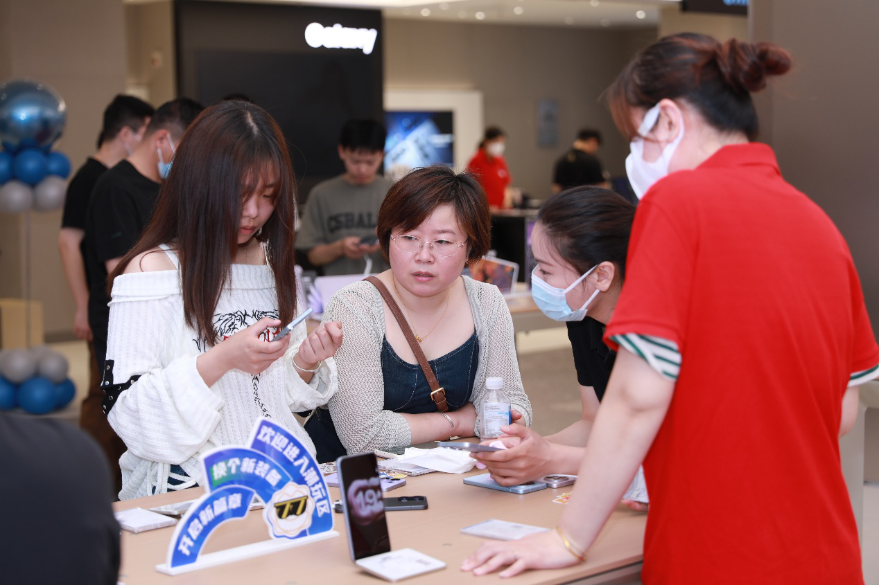 今年会官网“数码四大件”一站购齐！高考学子在Suning Max晋级“加快包”(图1)